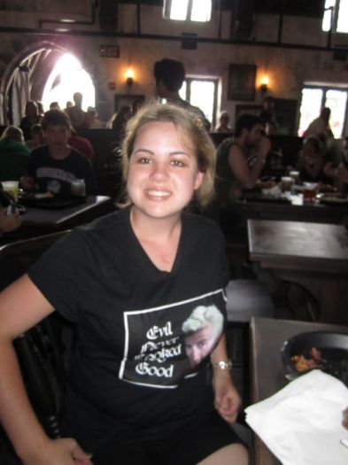 Feltfan19 wearing the most awesome t-shirt at the Hog's Head Pub 
Credit: Southernbets
