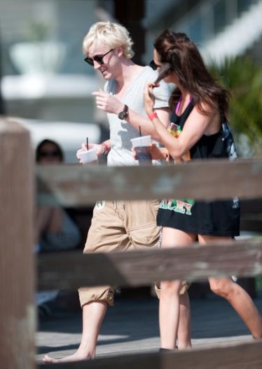 Tom+Felton+Girlfriend+Jade+Heading+Shade+Miami+-hydlS2Y5jpl.jpg