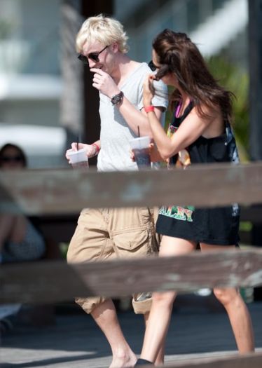 Tom+Felton+Girlfriend+Jade+Heading+Shade+Miami+dE9dPHu4ff3l.jpg