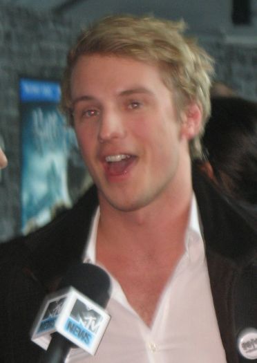 Freddie Stroma
