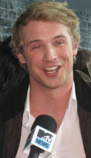 Freddie Stroma
