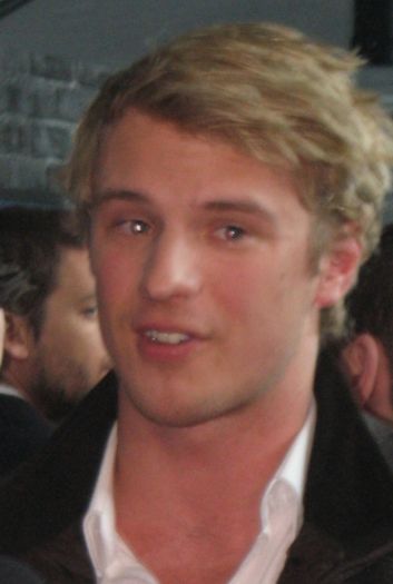 Freddie Stroma
