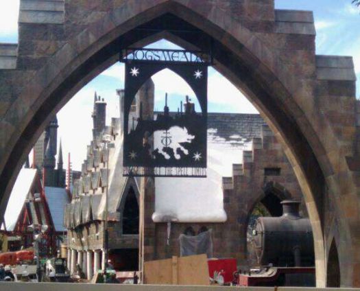 Hogsmead w/Hogwarts express
