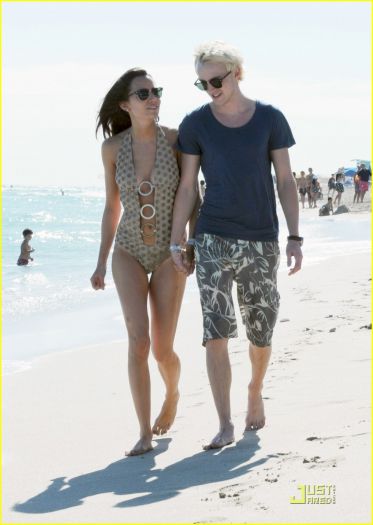 tom-felton-jade-olivia-miami-08.jpg